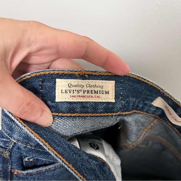 LEVI’S Wedgie Straight Raw Hem Distressed Premium Quality Denim Jeans Size 26 - Picture 9 of 11